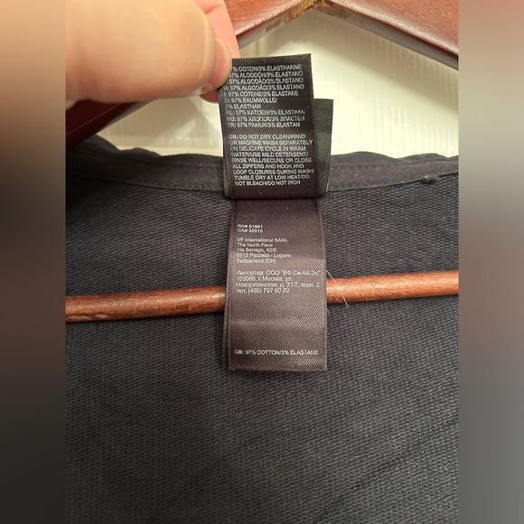 ⭐️ North Face Hooded Jacket with Button Detail ⭐️ - Picture 10 of 11